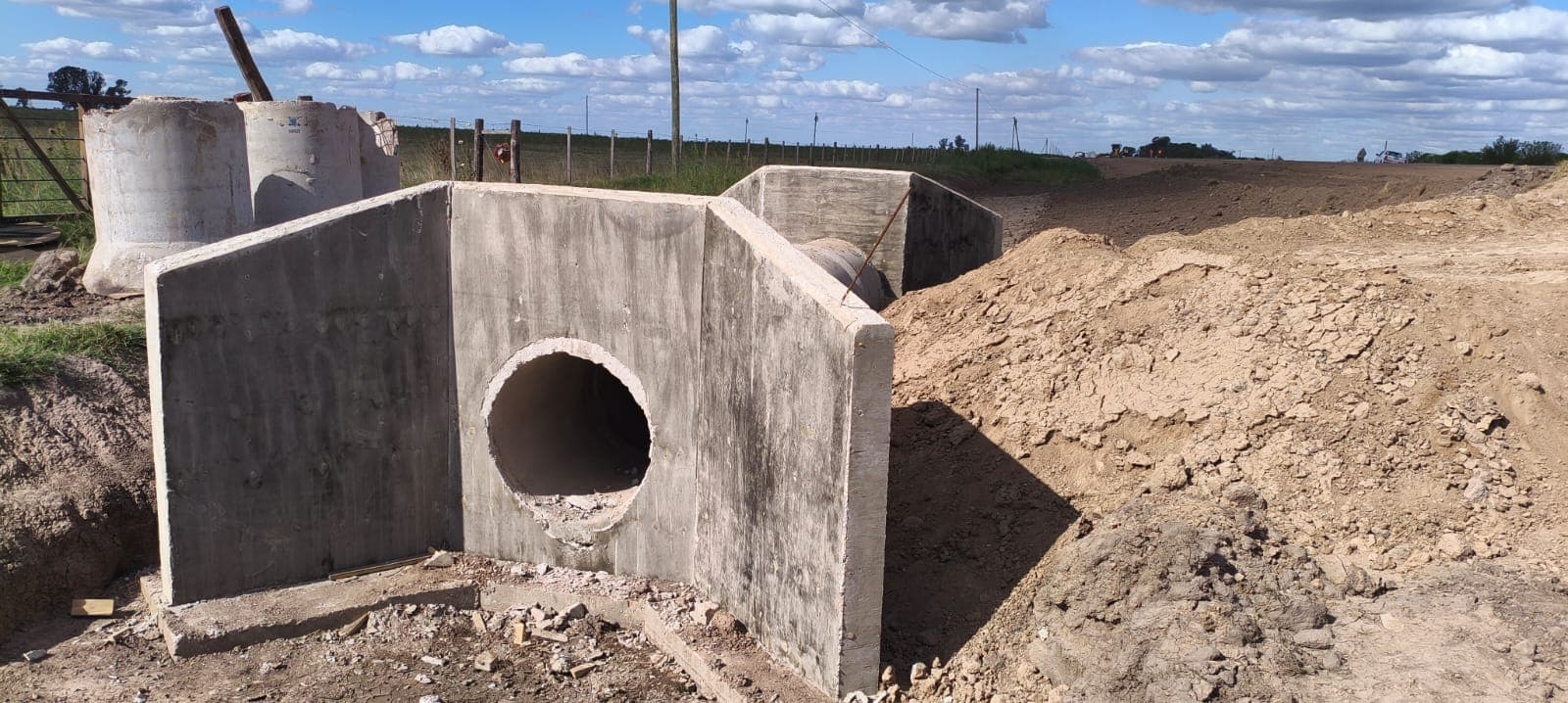 Alcantarillas construidas por Konstrudesch en la Ruta Provincial 14, Miguel Torres, Santa Fe — foto 2