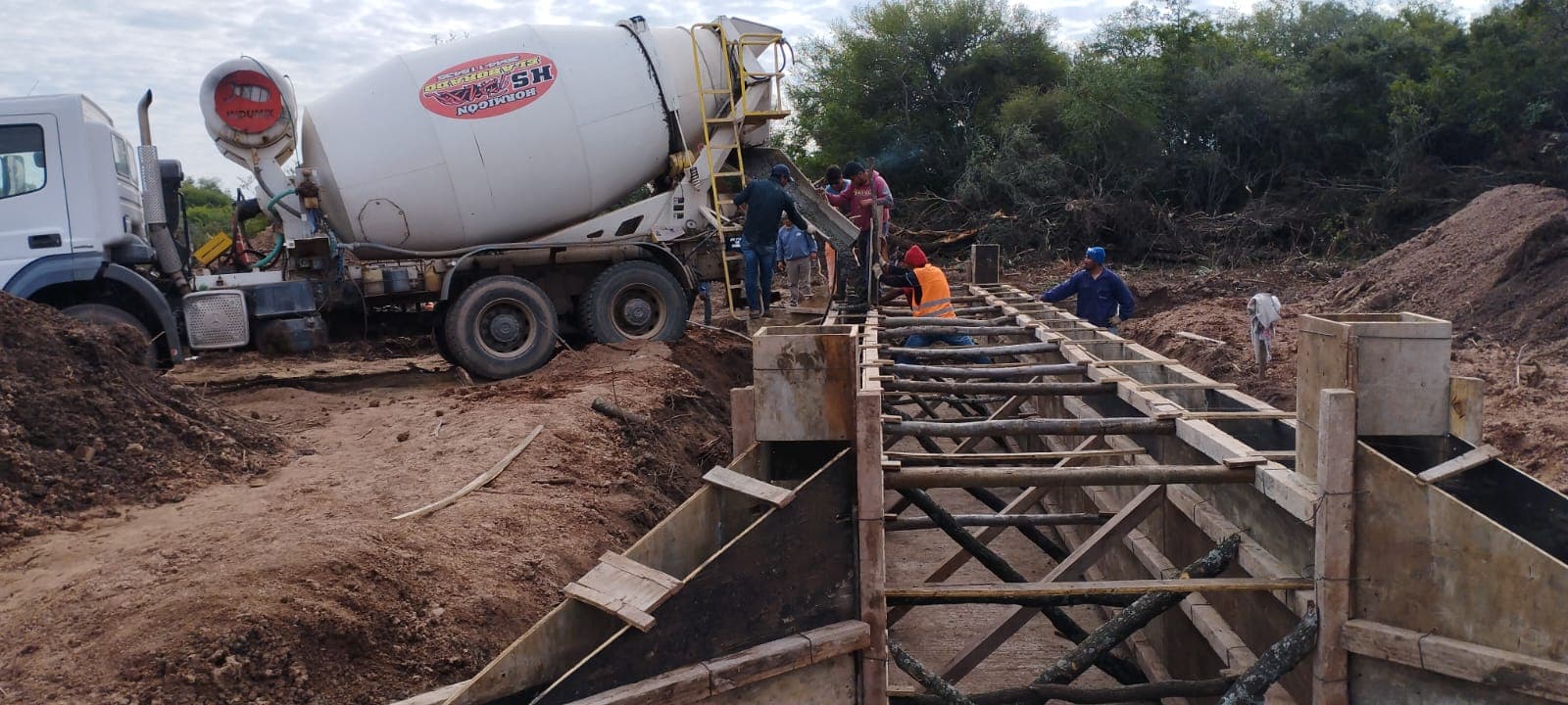 Tareas de hormigón en la Ruta Provincial 3 de Chaco realizadas por Konstrudesch — foto 2
